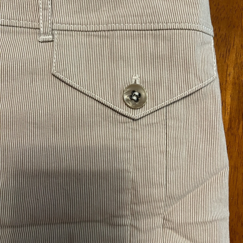 EUC New York and Company size 12 Khaki/Cream striped shorts size 12. - Picture 3 of 8